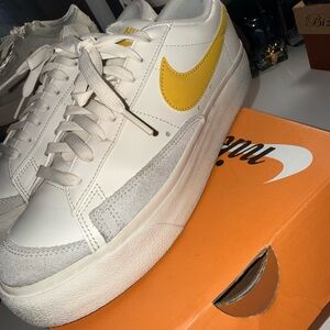 Nike Women's Blazers Low Top